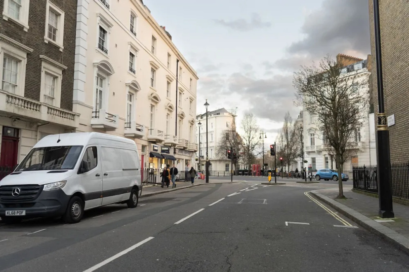 Цены на Beautiful 1-bed Apartment in London в Лондоне