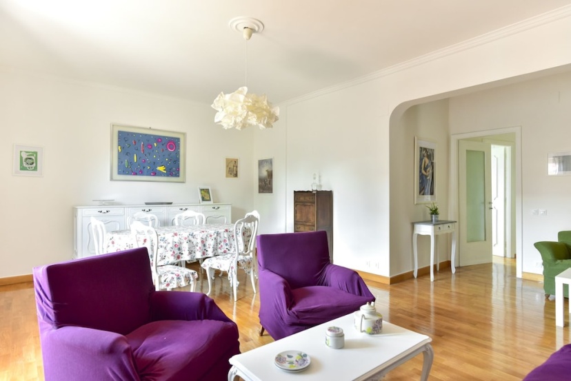 Bright Apartment with Terrace — отель в Риме, Италия