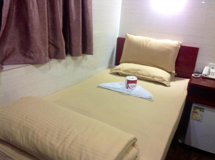 New Yan Yan Guest House reception 9th floor Flat E4 E6 — забронировать отель в Гонконг