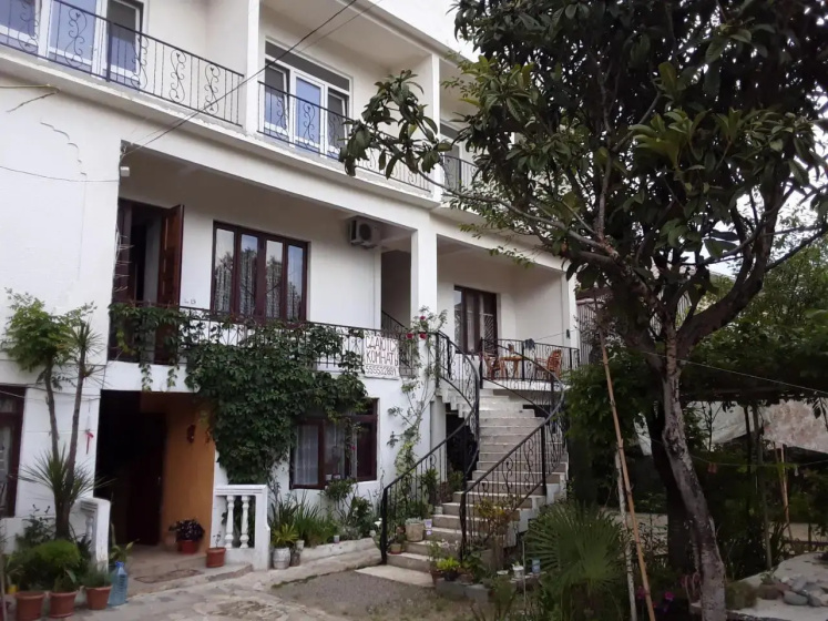 Family Guest House — отель с удобствами в Кобулети