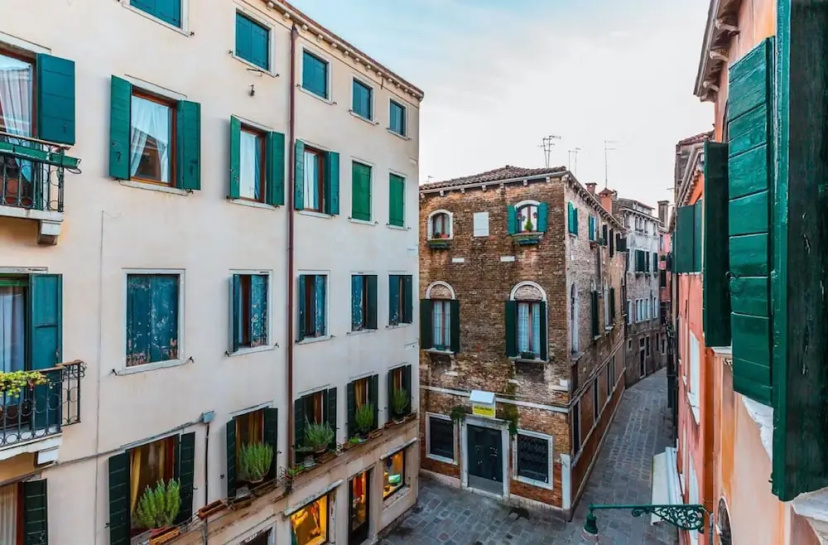 Цены на Lovely 1-bed Apartment in Venezia в Венеции