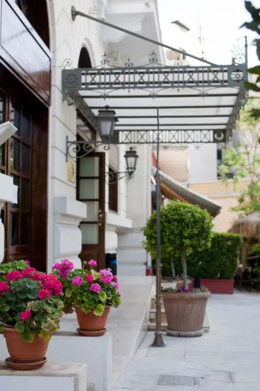 Hera Hotel — комфортный отель в Афины