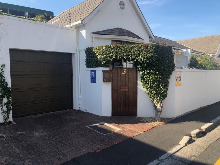 Цены на Central Claremont Garden Apartment в Кейптауне