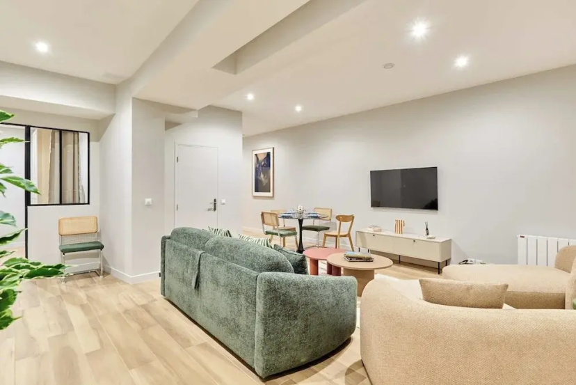 Charming Apartment Center of Paris by Studio Prestige — комфортный отель в Париже