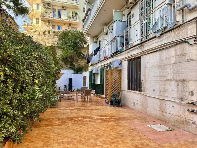 Life in Naples — забронировать отель в Неаполе