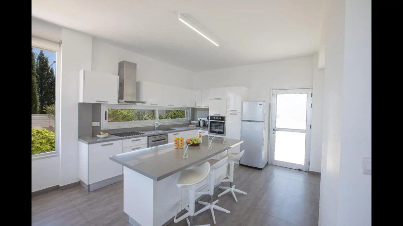 Villa Chloe in Protaras — отель с удобным расположением в Протарас