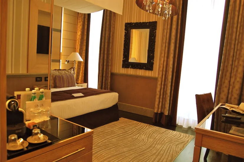 The Inn at the Spanish Steps Luxury Collection - Spanish Steps Suites — отель с удобствами в Риме