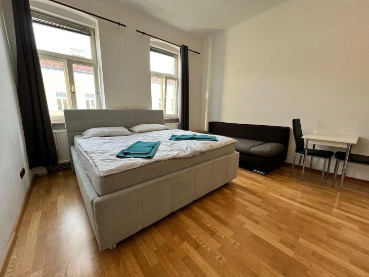 EasyStay 3BR shared Apt. Near Meidling 3 — отель в вене, Австрия