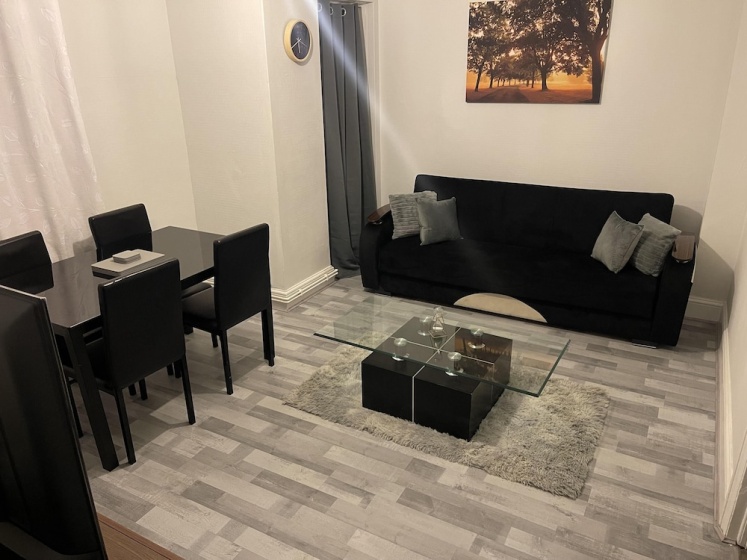 Lovely 2-bed Apartment in London — отель с удобным расположением в Лондоне