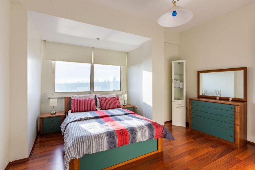 Cozy Apartment with Fascinating Bosphorus View in Uskudar — забронировать отель в Стамбуле