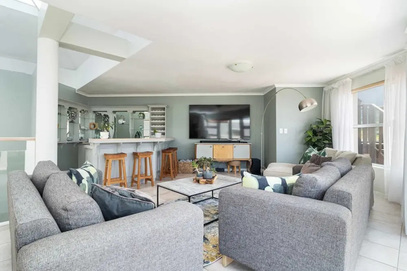 Beachfront Villa Sea Breeze ,hout Bay — отель с удобствами в Кейптауне