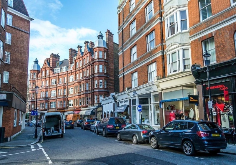 Luxury 2 Bed Apartment in Olympia Kensington — отель с удобствами в Лондоне