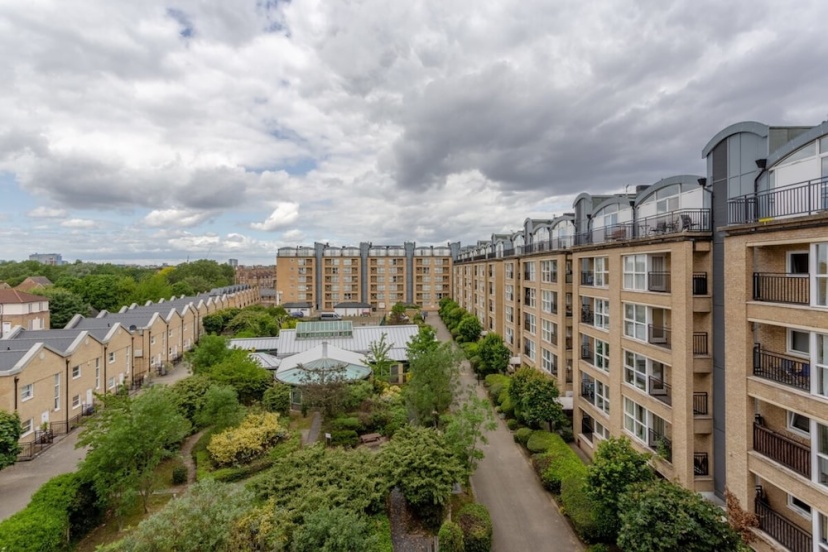 Цены на Bright, Modern One-bed With Stunning View of Thames в Лондоне