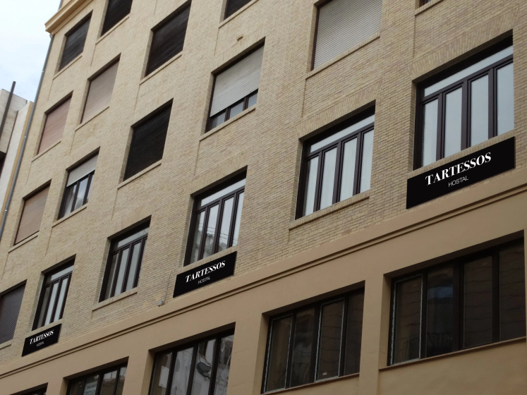 Hostal Tartessos — отель с удобствами в Валенсии