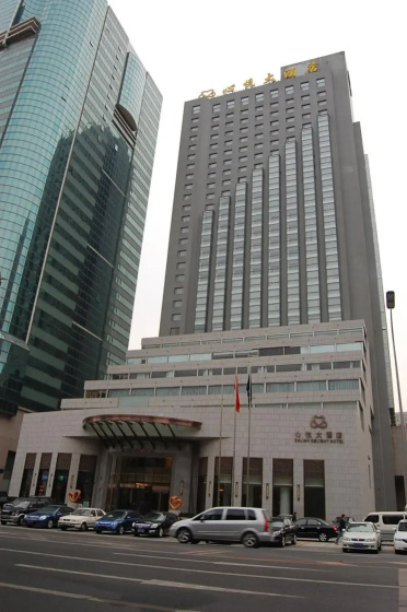 Delight Hotel — отель в удобной локации в Даляне