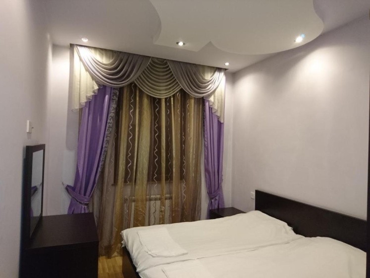 Large 5 Bedroom Luxury Villa — забронировать отель в Ереван