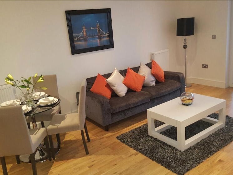 Цены на 2 Bedroom Apartment on the River Thames в Лондоне