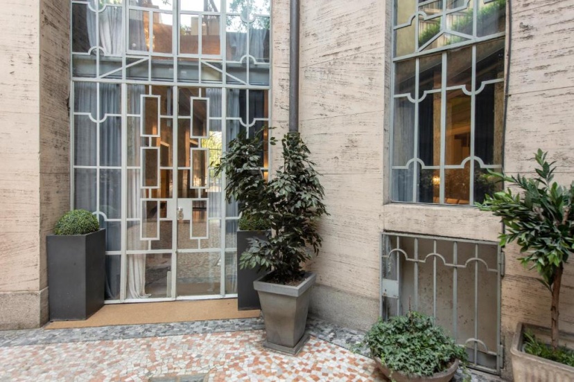 Цены на Apartment with private pool exclusive use - Stelvio 21 в Милане