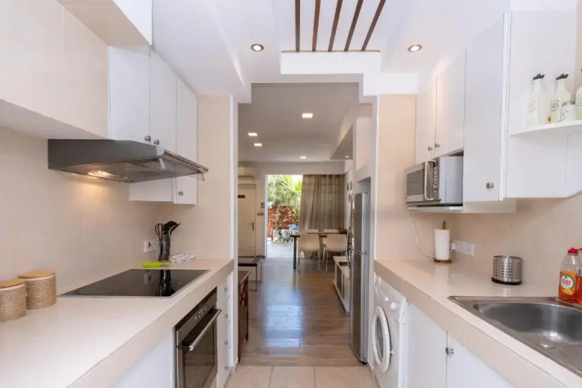 Цены на Townhouse by the sea Pirate Harbor в Пафос