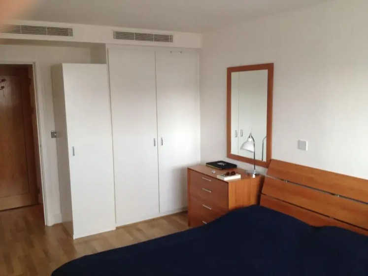 1 Bedroom in Chelsea Bridge Wharf — забронировать отель в Лондоне