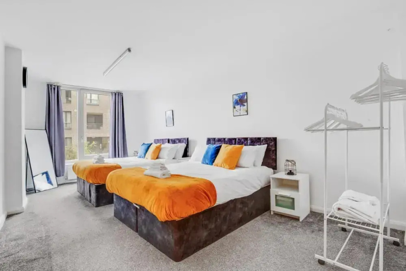Modern 2-bed Apartment in Stratford — отель с удобным расположением в Лондоне