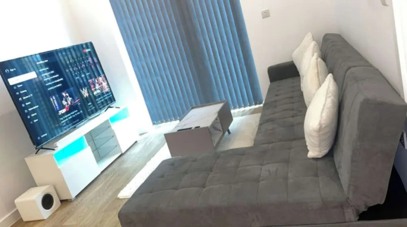 Apartment With Space in Parking — отель с удобным расположением в Лондоне