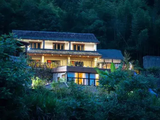 Hualu·Yuejian Light Luxury Tingxi Parent-child Wild Luxury Holiday Villa (Tonglu Qinglongwu Branch) — забронировать отель в Ханчжоу