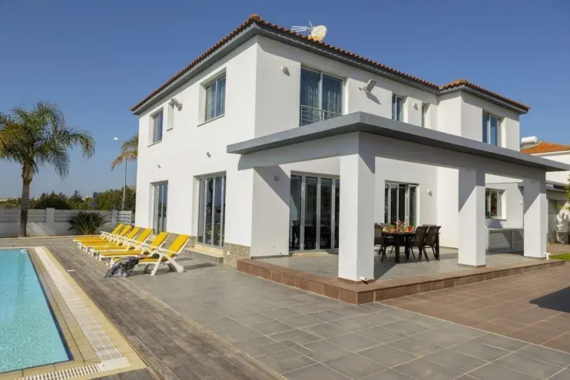 Цены на Larnaca Villa Zoe in Larnaca в Ларнака