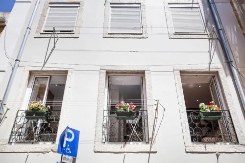Typical Bairro Alto Apartment Lisbon — отзывы гостей и цены