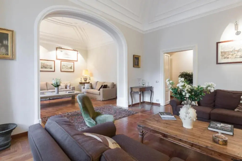 Цены на Amazing 4 bedrooms apartment with garden в Риме
