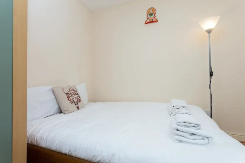 3 Bedroom Flat Near Canary Wharf — комфортный отель в Лондоне