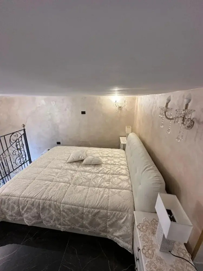 Luxury Apartment in Vomero — отель с удобствами в Неаполе