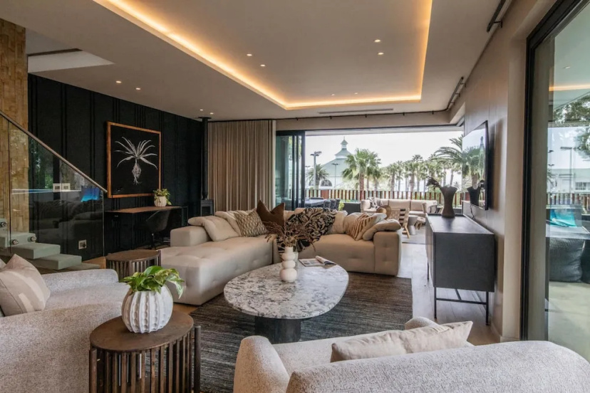 Stunning Camps Bay Holiday Oasis Solange Residence — комфортный отель в Кейптауне