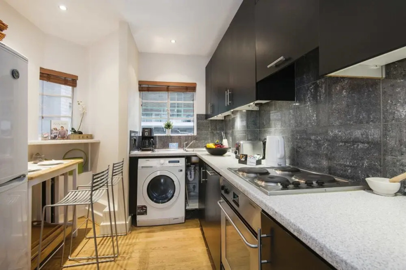 The Wonderful Chelsea Manor Street Apartment - CHK — отель с удобным расположением в Лондоне
