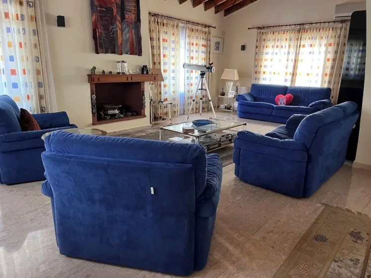 Charming Erimi Villa With Private Pool and Garden View — отель с удобным расположением в Лимассол