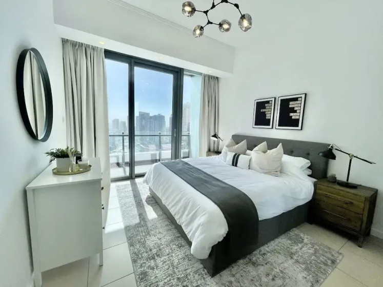 Stunning 3B Spacious Marina View With Balcony — отель с удобным расположением в Дубае