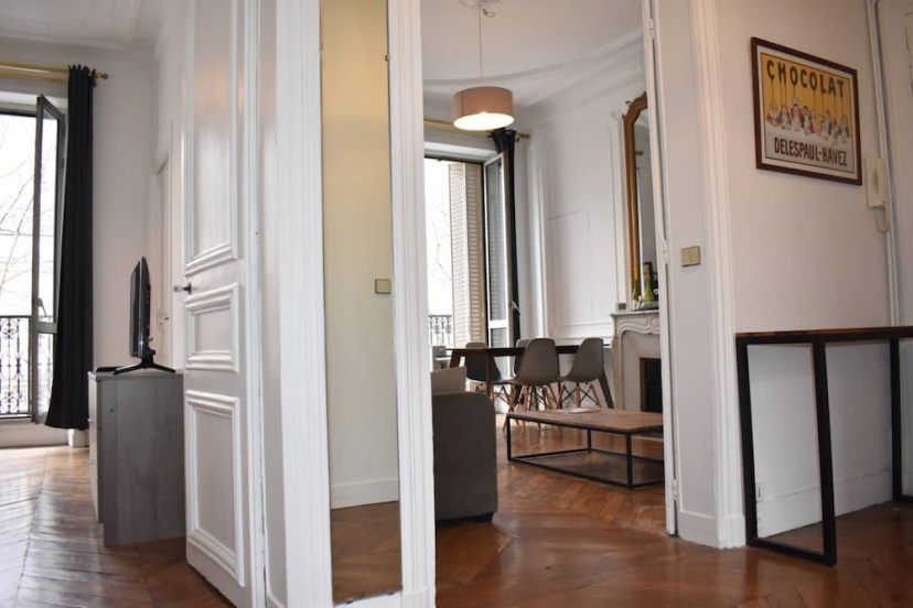 Parisian Apartment In Prime Location — комфортный отель в Париже