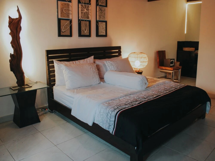 QI Villa in Seminyak — забронировать отель в Кута