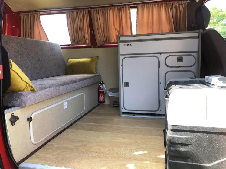 Mobile Home - Alpha Campers Montenegro - Our Red Westfalia Bus — отель с удобствами в Подгорице