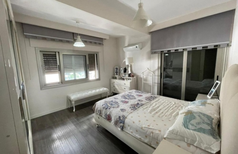 Central Apartment Near Sea With Balcony in Karsiyaka Zmir — отель с удобствами в Измире
