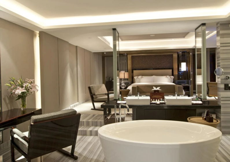 Sanya Visun Royal Yacht Hotel — забронировать отель в Санье