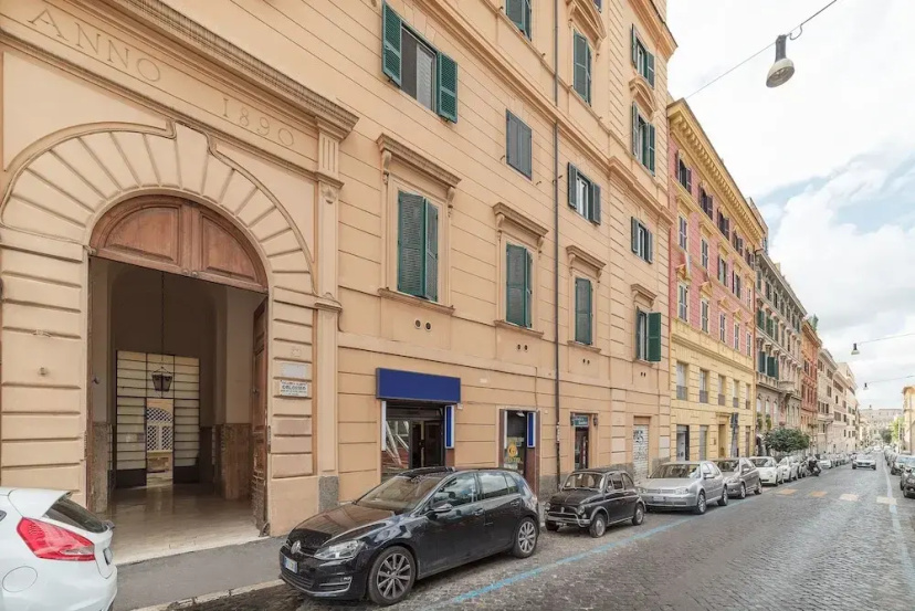 San Giovanni Elegant 6 Pax Apartment — отель с удобствами в Риме