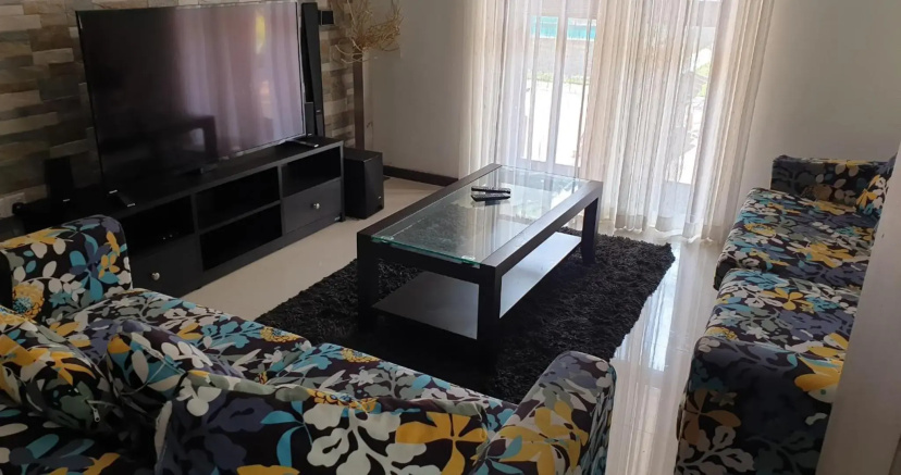 Super Spacious Amazing Private Holiday Villa 10 min to Hikkaduwa Beach — отель с удобным расположением в Хиккадува