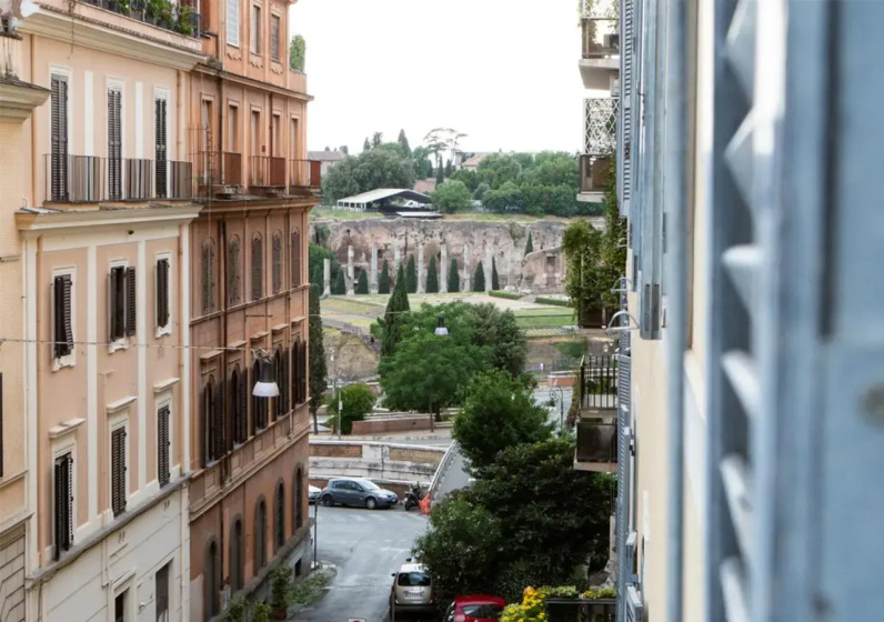 la polveriera, appartamento elegante e luminoso vicino al Colosseo — забронировать отель в Риме