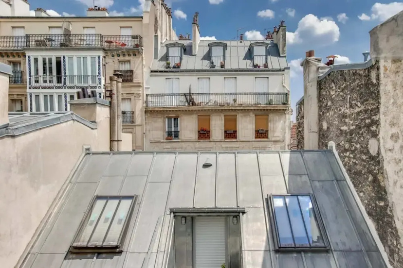 Quaint Apartment With Rooftop Views of Montmarte — комфортный отель в Париже