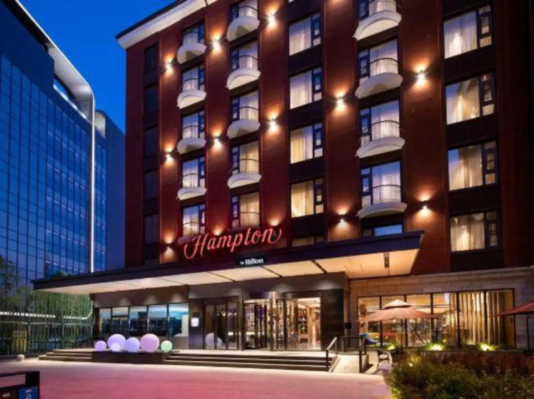 Hampton by Hilton Beijing Guomao CBD — комфортный отель в Пекине
