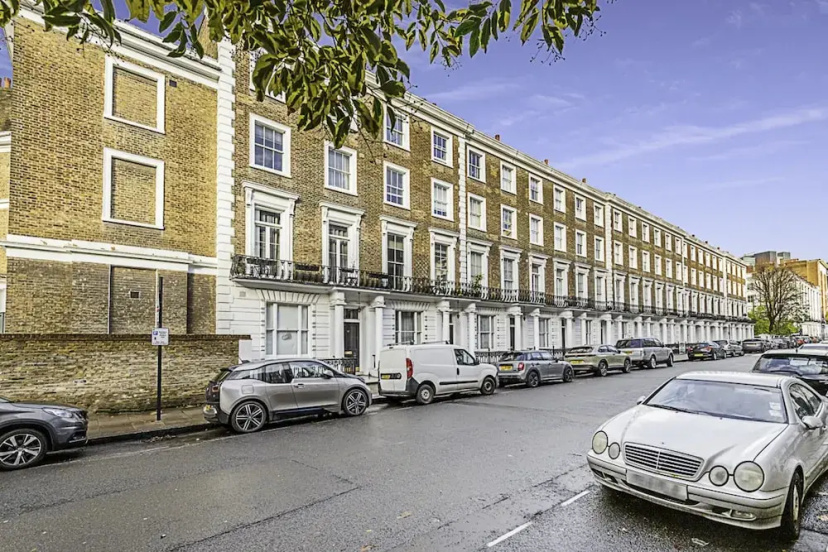 Chic 1 Bedroom Oasis Near Paddington — забронировать отель в Лондоне