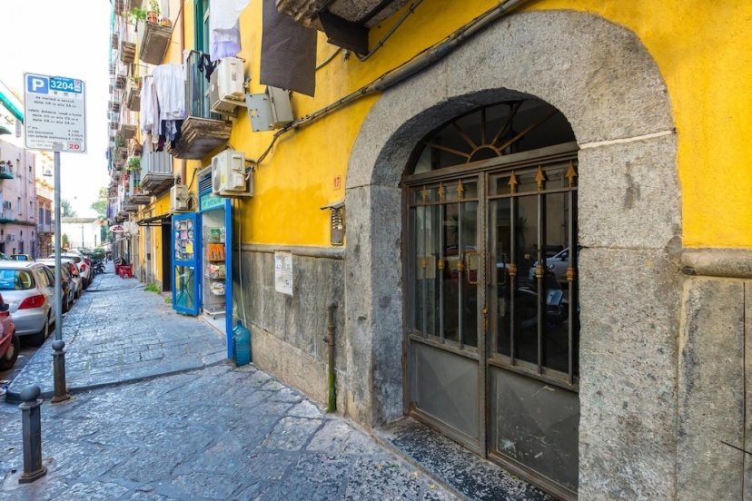 Portico 17 - Charming House Close Promenade — отель в Неаполе, Италия