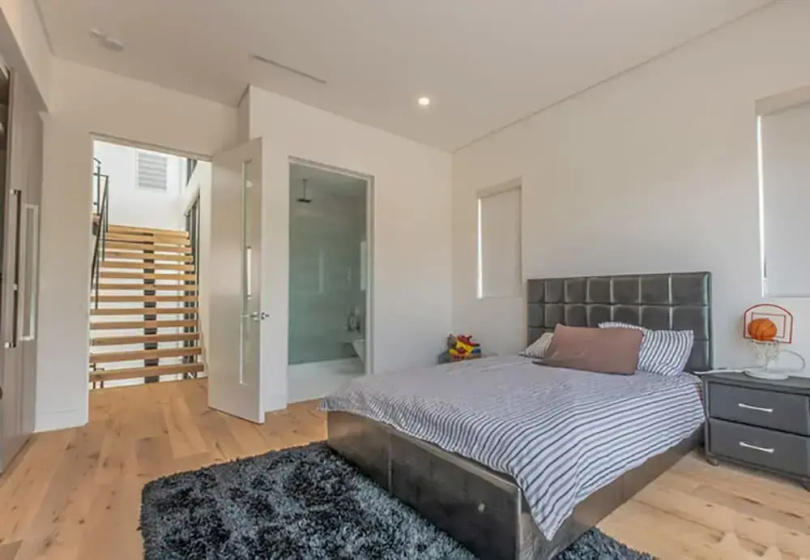 Laurel Modern Villa — отель с удобствами в Лос-Анджелесе