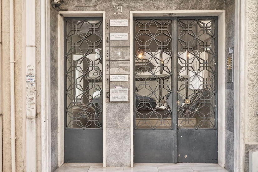 Marvelous n Bright Apartment next to Megaro Mousikis — отель с удобствами в Афины